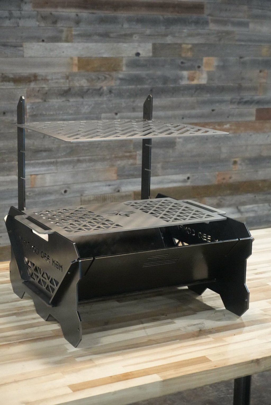 FireFly collapsible grill assembled with the upper grate