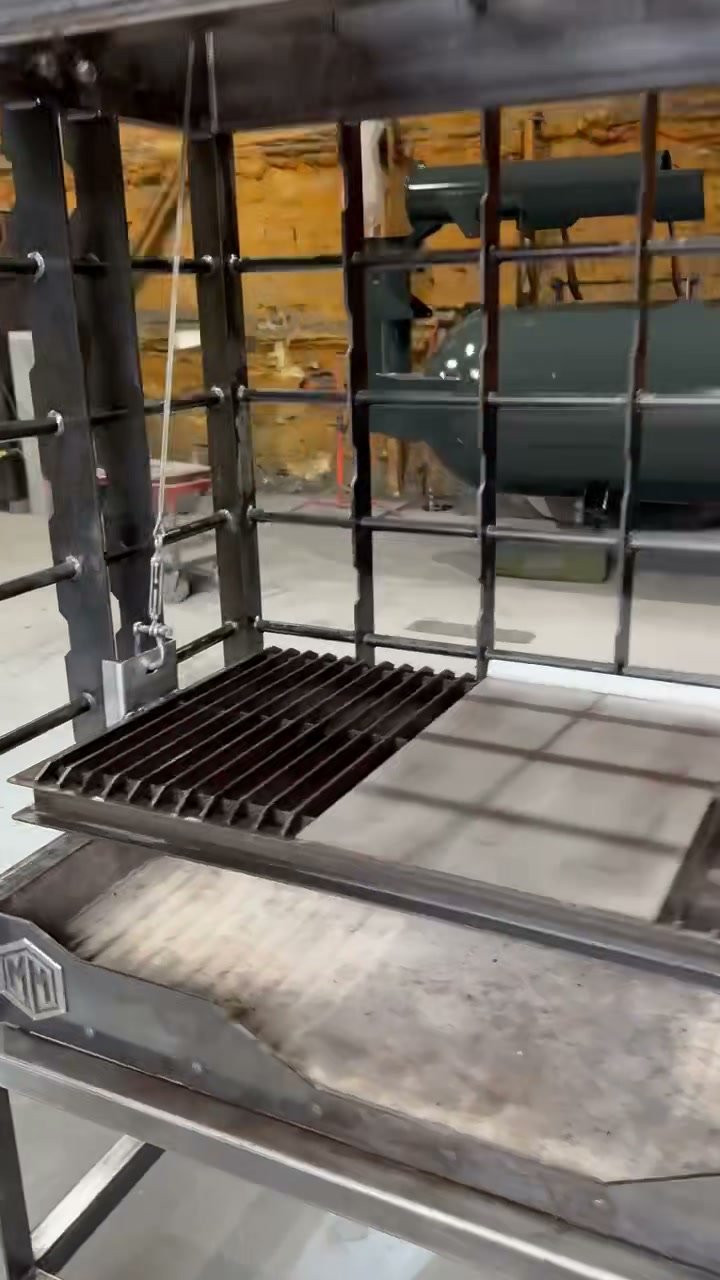Vulcan Santa Maria grate lowered over the castable-lined firebed